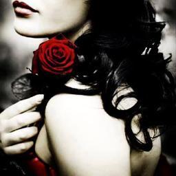 Amo a mim,pois sou suficiente a mim mesma e amo quem me amas por respeitarem  quem sou em toda minha plenitude.