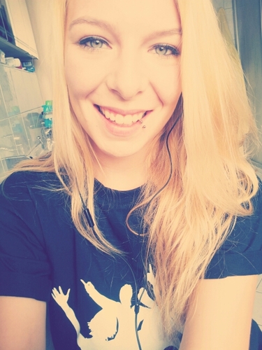 jacquey_'s profile picture. I love music, guitar, piano and singing! ♥