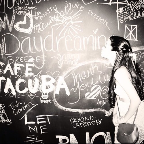 ѕєℓєиα, ᗩЯᎥᗩИᗩ ❡ЯᗩИᎠƎƎƎƎ!! I love the way they make me feel, i love it i love it. Arianas YOUTUBE; youtube./arianagrande