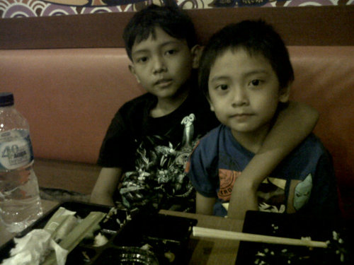 Hallo My Name is ANDIAS,  my Hobbies:Swimming pool,foot ball,dll
