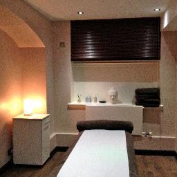 Highly rated & Affordable: Gel Nails, 3D Lipo, HYPOXI, Massage, Chemical Peels, Waxing, IPL Hair Removal, Body Wraps. Bank/Monument tube.