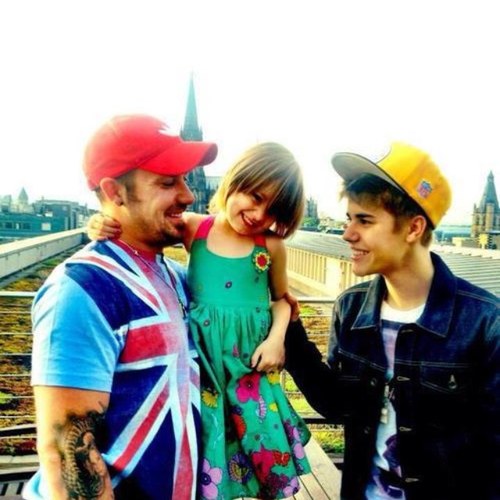 Biieber_Swaggo's profile picture. SOON -14 year old belieber -half austrian -living in germany Playing Badminton