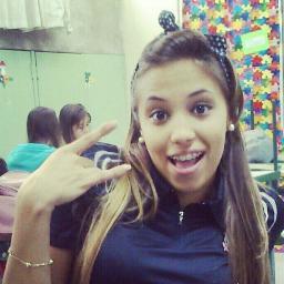 Quem me vê , me vê sorrindo e vai ser sempre assim..