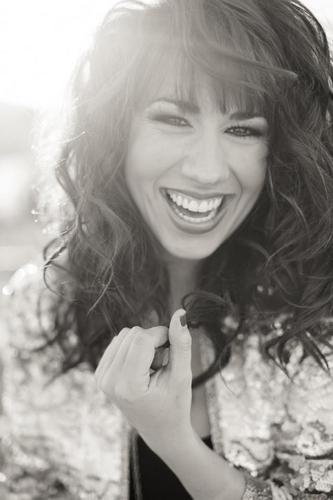 Colleen Ballinger . Miranda Sings