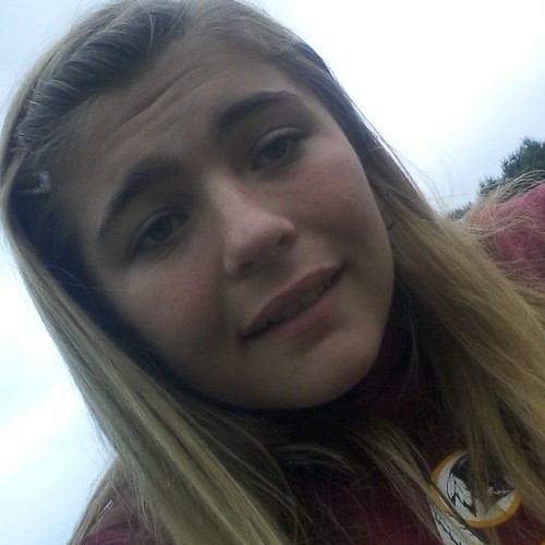 You guys should know that i love ONE DIRECTION♥,JUSTIN BIEBER♡,AND AUSTIN MAHONE3!!Plus im irish!!:) Cheerleader for the conowingo Bears!!