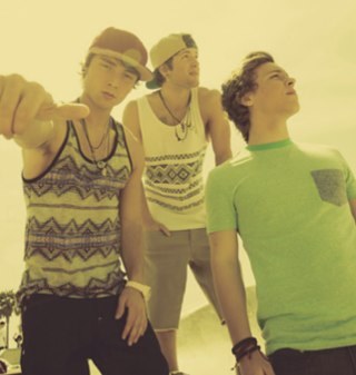 Com o único intuito de dilvugar a banda Emblem3 no Brasil e no mundo! Ajude você também!!