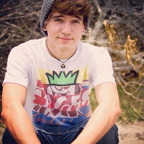 Cody Simpson, Austin Mahone, Justin Bieber, One Direction, Demi Lovato, Jc, Connor, Trevor, Kian, Sam, Ricky :) do what u love