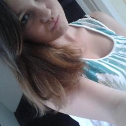 Nederlands ~ Bruin haar ~ Blauwe ogen ~ Me vrienden zitten in me hart niet in me bio ~ Love Music ~ .. Jaar ~ Whapp vraag maar ~ Hou van me mannetje 3..