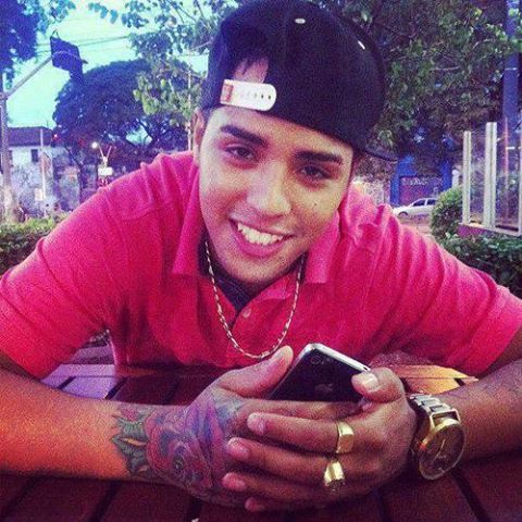 ouvir teu nome me da arrepios,ver suas fotos me conforta e me faz sentir saudades @DalesteBR