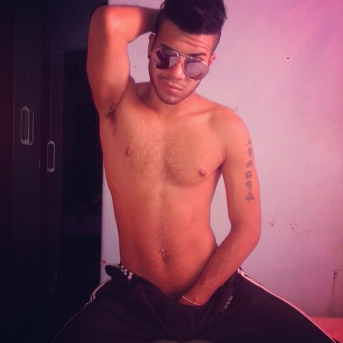 @NICKIMINAJ i LUV so Much :* 
Me Pergunte algo no http://t.co/q3uyH9hp