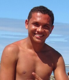 Sou um cara extrovertido e de bem com a vida. Viver com responsabilidade é meu lema. Curtir a vida é meu tema.