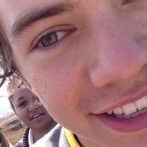 free follow, please follow @mariafinnyxx ill follow back x
