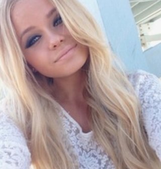 alli simpson is perfect in every way. @allisimpson fan account!!