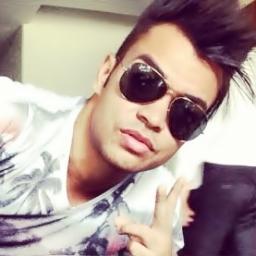 Existem mais de 9 bilhões de pessoas no mundo e eu escolhi você @thiagobrava para amar ♥ 12/06/13 ele me seguiu ♥
