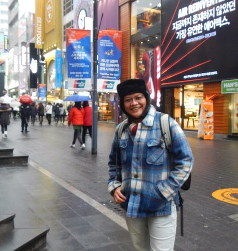 antie_ris's profile picture. My life is a big canvas, just throw all the paint on it and make my life more colorful ;)