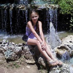 I Love ♥Selena Gomez,One Direction and Demi Lovato♥ 
 I'm Selenator, Lovatic and Directioner! And I' love they to come in Macedonia! Follow Me and I'll Follow