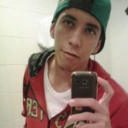 Miineiro,Cruzeirense, Casado, gosto de ficar com a família, jogar futebol, internet, musicas,  Amo ver filmes, :S