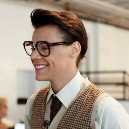 Hiiiiii   I'm  Harry  Styles #JustBot #Notreal   Real @Harry_Styles Update News&Pic  On Fav. Follow Me Thanks #ThaiDirectioner