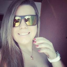 Ela é um poço de qualidade e defeito, e cada jeito dela é uma emoção.
