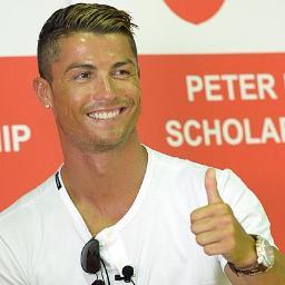 amo futebol melhor do mundo e gosto de andar de jetisq e uso a camisa 7 no real e no portugal