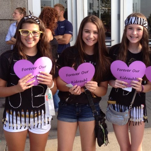 3 chicago beliebers with one dream to meet justin. ∞07.09.13∞ #chibiebsteam