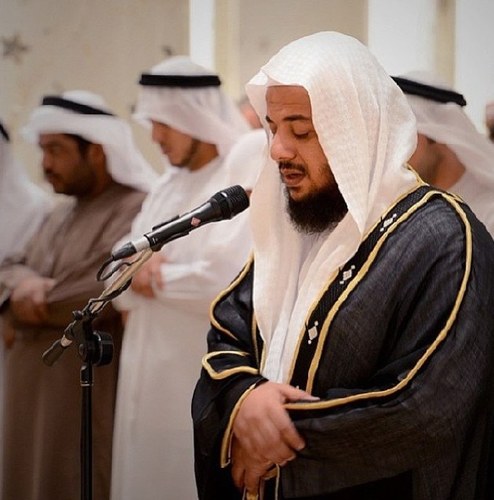 ‏عنيده لكن دمعتي قريبه.. اسامح لكن صعب اانسى ، احب بسرعه ، و ااكره بسررررعه آاضيق،لكن محد يفهمني و االتزم االصمتَ وإذاا تحدثت بكتَ عيني بسرعه..