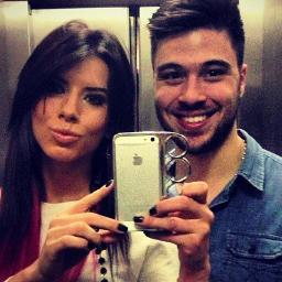 tem pessoas qe nao acredita no amr mais eu acredito e sei q com o amr nao se brinca pq algum dia vc pode precisar dele e por isso qe eu nao brinco @_ThaisBianca