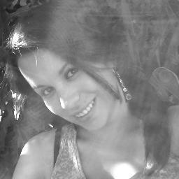 Estudiante de Ingeniería Civil Industrial, me encanta la música, pero sobre todo amo estar con mi hijita =)