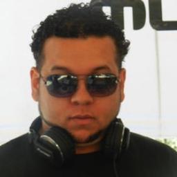 Profissional de TI e DJ nas horas vagas. Amo muito minha família, esposa e meus filhos. Adoro festas de música Eletronica, Flash Back e um bom Samba! :-)