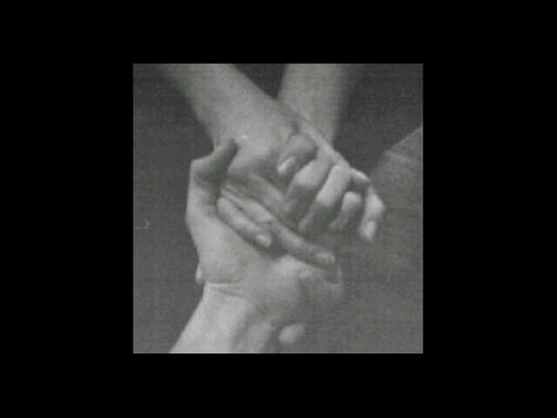 لا املك هنا سوى ريشة يجف حبرها ب140حرف.. كتاباتي بالمفضله؛( دمتم بود♡