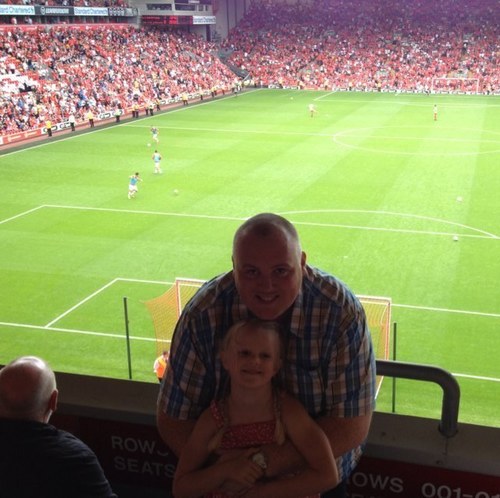 Proud dad of 3, husband of 1. Likes LFC, water and beer.