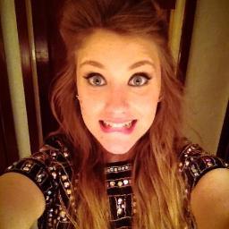 Ella Henderson follows ♥ 2nd. feb. 2013  
      1) Smile :) 2) Laugh :D 3) Love ♥♥♥  #EllaStar (◕‿◕ )