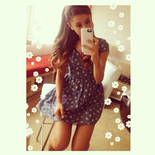 Het officiële Nederlandse fan-account van Ariana Grande.