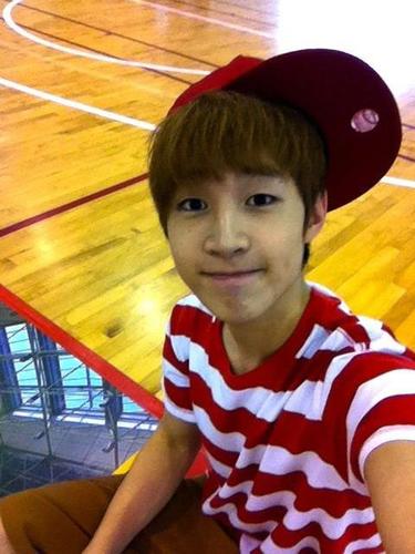 Real one @Henrylau89... Ini parodi.. Hatiku kosong belum di isi| 苏举每 荷拿日