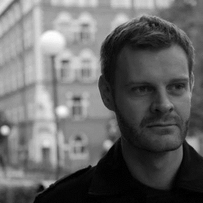 Nationalekonom, statlig vårdanalytiker, hobbymusiker, men framförallt arsenal-fan skriver helt offentligt i privat regi om systematiskt osammanhängande ämnen.