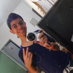 love coca-cola,trakinas,futebol,empina pipa,shopping.Sou chato quando tenho que ser sou legal quando mereçe e ñ faço  questão de gostar dos outros assim sou eu.