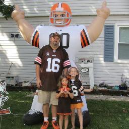 Born in Jamestown NY. Now live in Plainville CT with wife Lorri & 2 Daughters names Zoe & Paige. Go Browns!