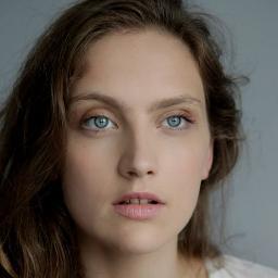 I am an actress, acting coach and starting director.