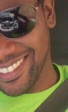 UM CARA APAIXONADO POR AUTOMOBILISMO  GO LEWIS