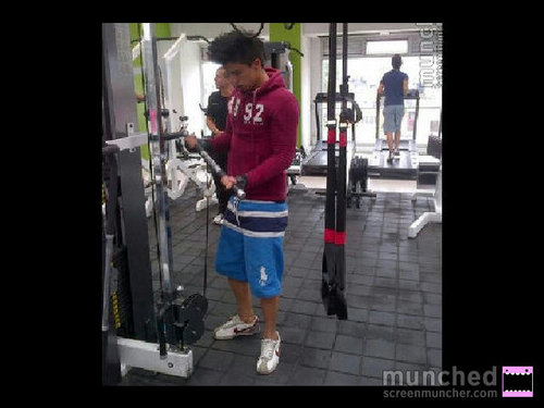 http://t.co/H4Vw3PeaBk…
  cristian figueroa
 http://t.co/TVBJNkKmcu…