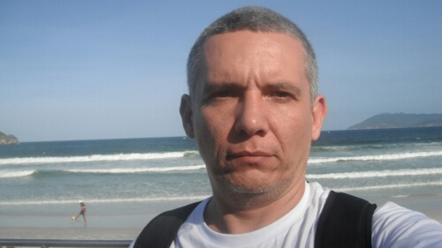 Cristão, conservador, servidor público e vascaíno.