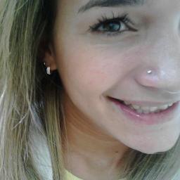 Não sou a garota mais certinha &&' nem a totalmente descontrolada. Não busco ser perfeita , mas sim ser a melhor que posso ser *-*