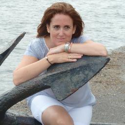 De la especie superviviente, observadora, buscavidas,  conversadora, trabajadora infatigable, amigable, satisfecha con mis logros. CEO en http://t.co/fzymVBEVb9