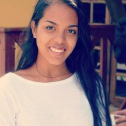 - 19 anos, cristã,  estudante de Nutrição da UFPB. ' Pirata dos bons pensamentos e princípios do bem. '