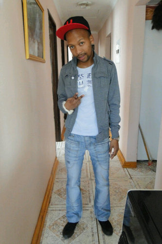 1nfamousJ's profile picture. Utterly insane