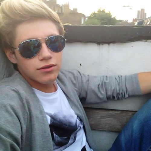 Hey. Need a hug. Then ill give you a horan hug. But only if you need one. {Rp/Single/Straight/Looking}