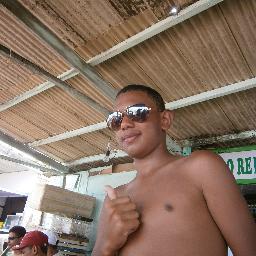estudante e jogador amador de futebol