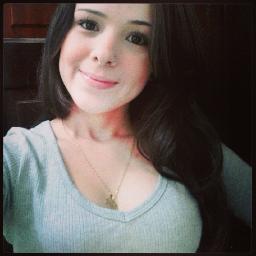 Há duas formas para viver a sua vida:Uma é acreditar que não existe milagre. A outra é acreditar que todas as coisas são um milagre.(: