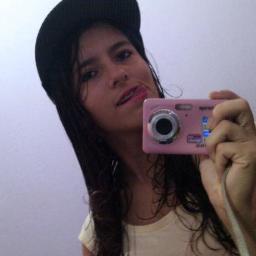 sou chata, mas também leza , sou irritante mas tambem carinhosa , me apego fácil as pessoas , e se  não gosta de mim...... FODA-SE u.u'