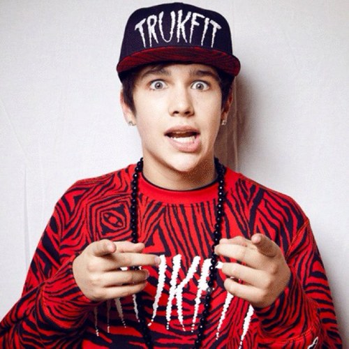 Hey im Austin and i want you to know that i like you. So lets DM anytime. Really i want you to.taken by the sexiest @acacia_clark22{Rp/Taken}
